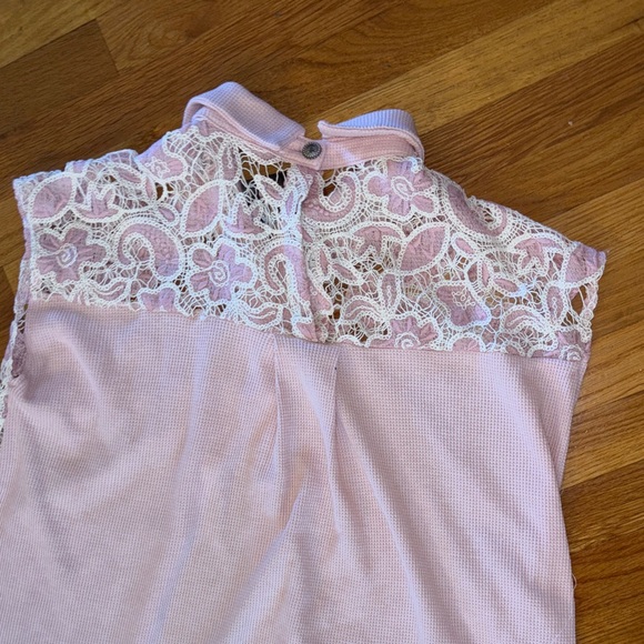 New Pol Pink Lace Button-Up Sleeveless Top - Picture 4 of 6